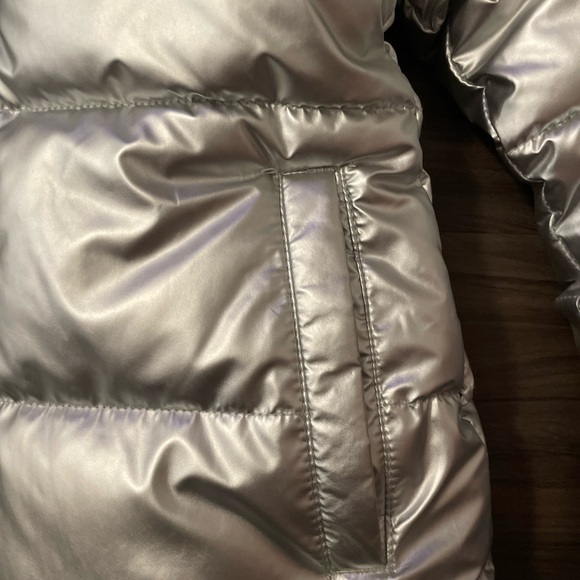 Thereabouts Kids Shiny Silver Puffer Jacket with removable hood size 4/5-NWT - Picture 8 of 10